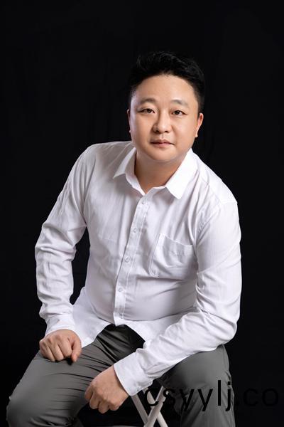 文(wen)旅(lv)景觀(guan)研究(jiu)院(yuan)  設計(ji)總(zong)監 黃傑