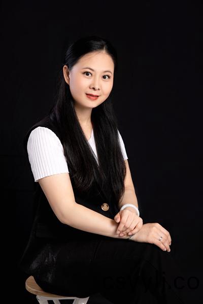 地産(chan)景(jing)觀研究(jiu)院(yuan)  設計總監 鄭(zheng)霞